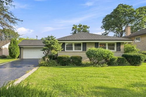 807 E Golfview Dr, Mount Prospect, IL, 60056-4324 | Card Image