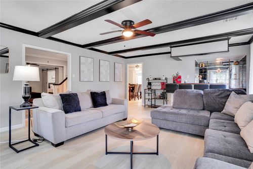 1523 Saddlecreek Dr, Houston, TX, 77090-2135 | Card Image