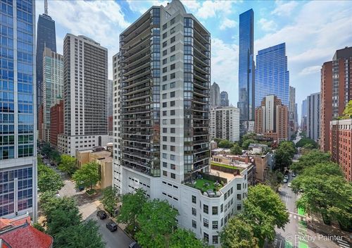 apt-8b-33 Delaware Pl, CHICAGO, IL, 60610-7360 | Card Image