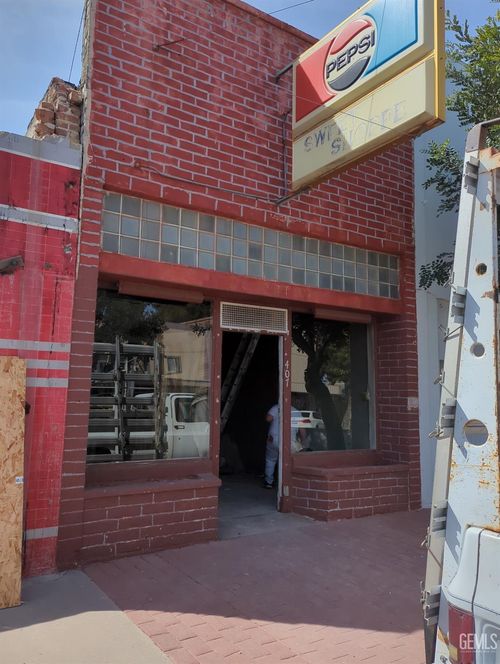 407 Center St, Taft, CA, 93268-3510 | Card Image