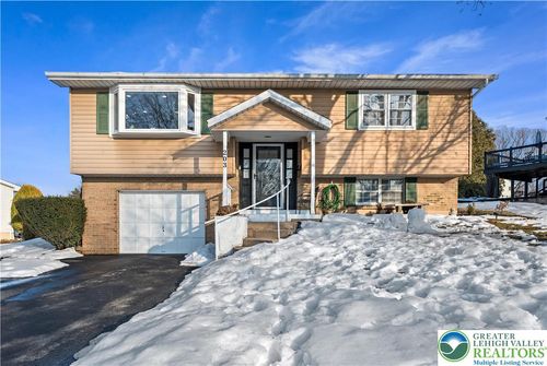 203 Faith Dr, Catasauqua, PA, 18032-1319 | Card Image