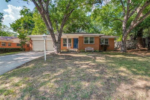 1703 Raydon Dr, Arlington, TX, 76013-6410 | Card Image