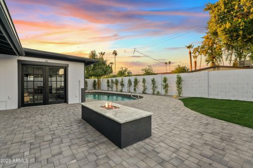 1302 W Golden Ln, Phoenix, AZ, 85021-4433 | Card Image