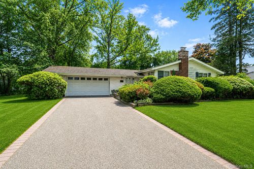 3 Cedar Crest Dr, Dix Hills, NY, 11746-6651 | Card Image