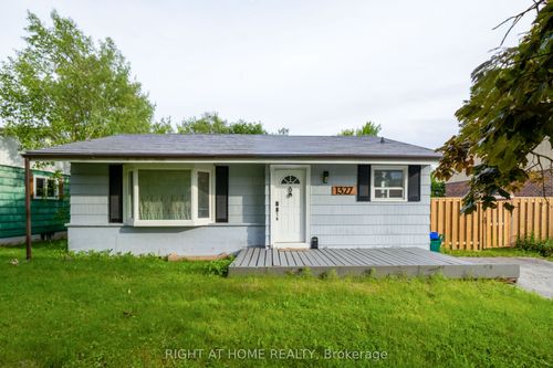 1327 Commerce St, Pickering, ON, L1W1E1 | Card Image