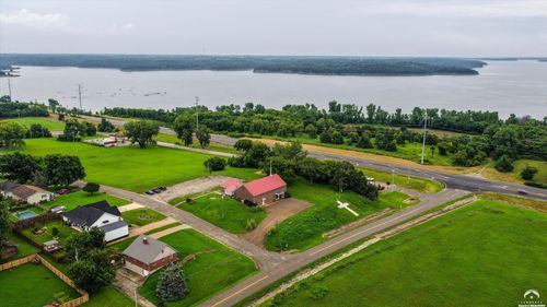 105 Goldenrod Ave, Ozawkie, KS, 66070-9502 | Card Image