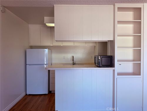 229-5585 E Pacific Coast Hwy, Long Beach, CA, 90806-6201 | Card Image