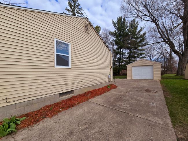 2114 W Miller Rd, House other with 3 bedrooms, 2 bathrooms and null parking in Lansing MI | Image 25