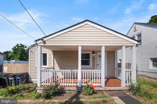 402 Dateleaf Ave, CAPITOL HEIGHTS, MD, 20743-2526 | Card Image