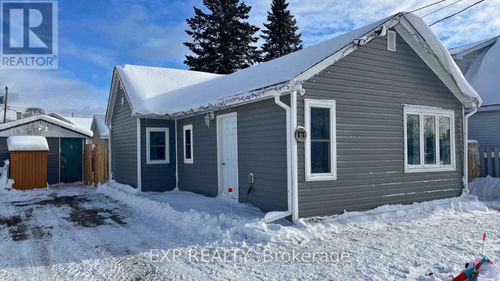 17 Third Ave, Wawa, ON, P0S1K0 | Card Image