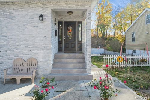 15 Saint Pauls Pl, Mount Vernon, NY, 10550-4933 | Card Image