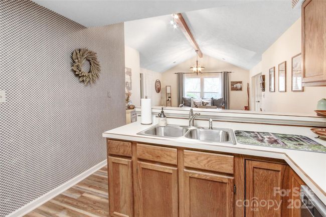 Plenty of prep space | Image 15