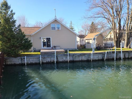 226 Roselawn St, Algonac, MI, 48001-1161 | Card Image