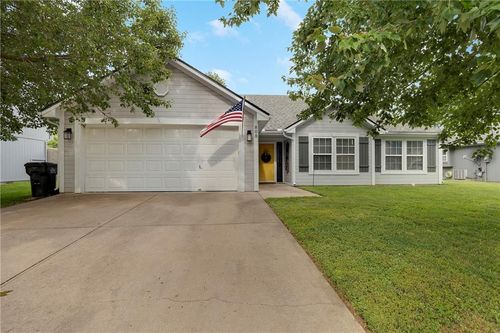 808 Sw Harvest Dr, Grain Valley, MO, 64029-9380 | Card Image