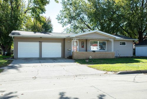 417 E 4th St, Readlyn, IA, 50668-9782 | Card Image