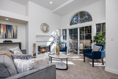 unit-b-5125 Renaissance Ave, San Diego, CA, 92122-5575 | Card Image