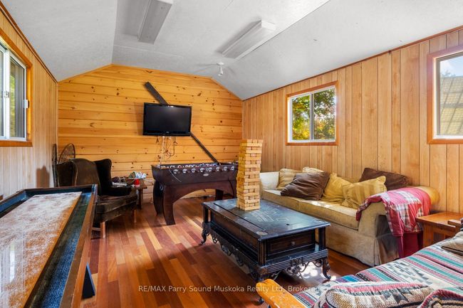 1099 Bunny Trail, House other with 6 bedrooms, 2 bathrooms and 10 parking in Dunchurch ON | Image 17