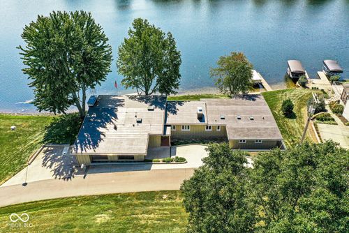 9651 W Shore Dr, Columbus, IN, 47201-9292 | Card Image