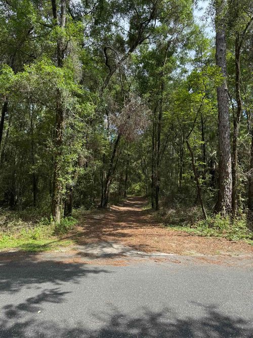 122 Horseshoe Trl, CRAWFORDVILLE, FL, 32327-1133 | Card Image