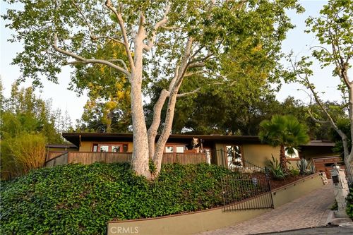 15511 Woodcrest Dr, Sherman Oaks, CA, 91403-4228 | Card Image