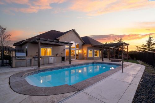 3068 Bluffs Dr, Richland, WA, 99354-2299 | Card Image