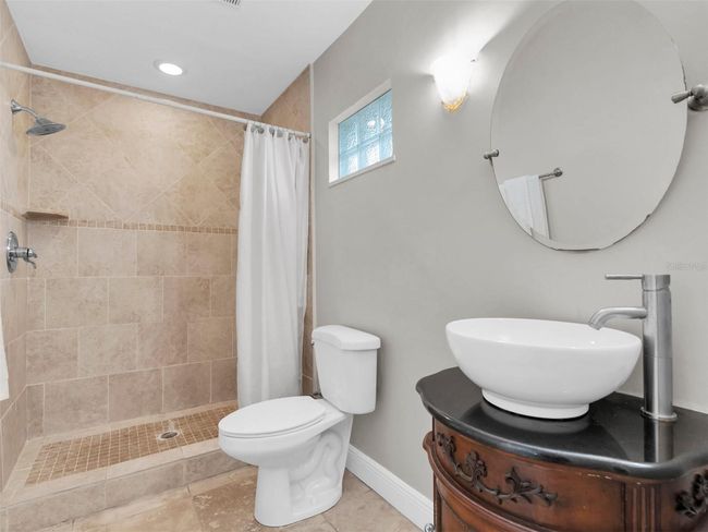 En-Suite | Image 17