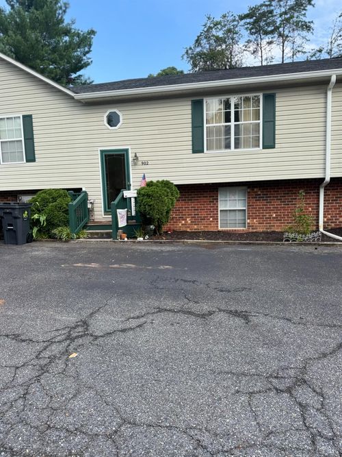 902 Goose Meadow Dr, Forest, VA, 24551-2865 | Card Image