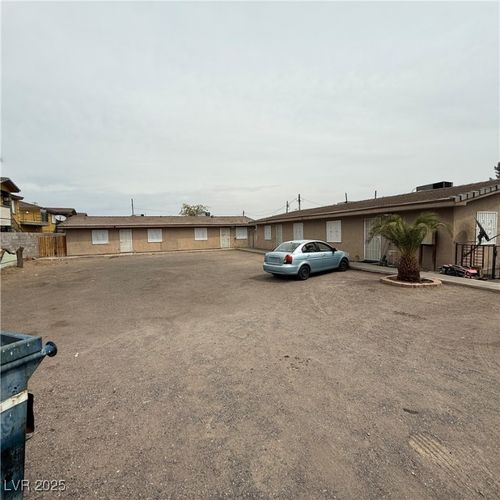 425 E Merlayne Dr, Henderson, NV, 89011-4456 | Card Image