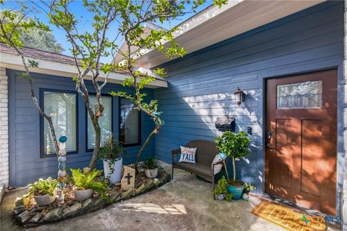 413 Salisbury Ln, Victoria, TX, 77904-2201 | Card Image
