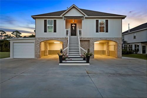 20550 Fairway Dr, Springfield, LA, 70462-7638 | Card Image