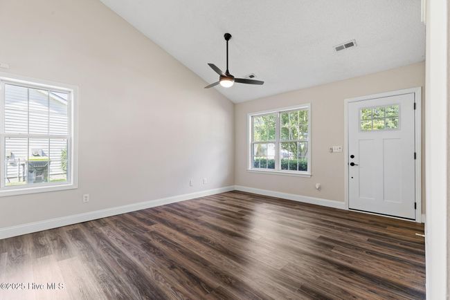 719 Oak Branches Close, House other with 3 bedrooms, 2 bathrooms and 1 parking in Belville NC | Image 8