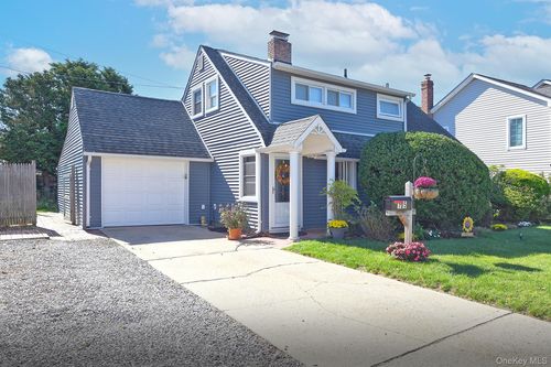 105 Bucket Ln, Levittown, NY, 11756-3003 | Card Image