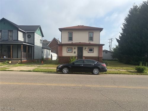 309 E 1st St, Uhrichsville, OH, 44683-1803 | Card Image
