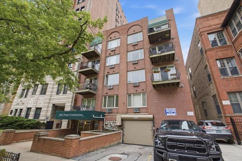 4f-435 W Oakdale Ave, Chicago, IL, 60657-5951 | Card Image