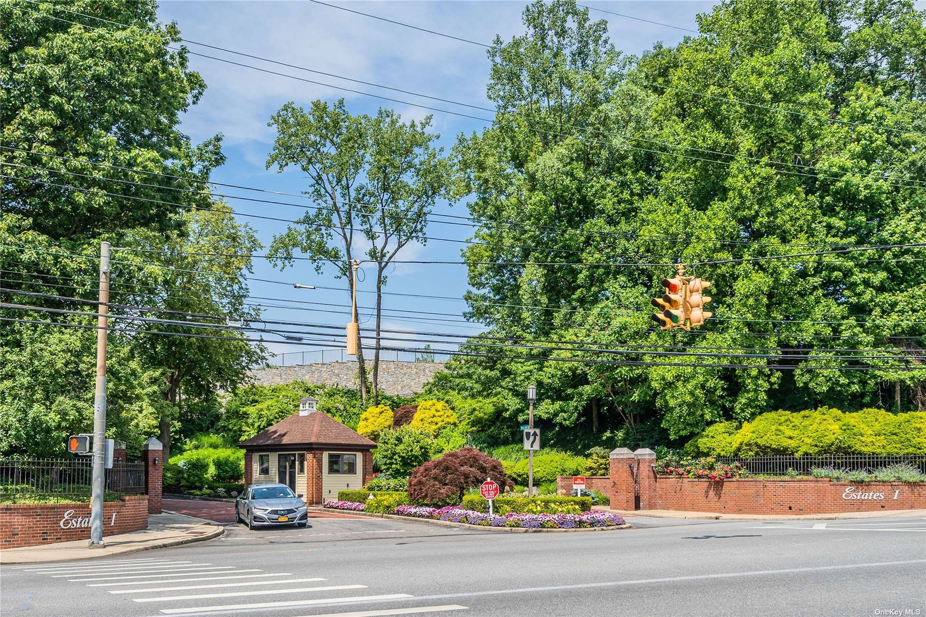 Hornbill Dr, Manhasset, NY 11030