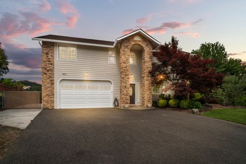 1553 Panoramic Loop, Grants Pass, OR, 97527-5097 | Card Image