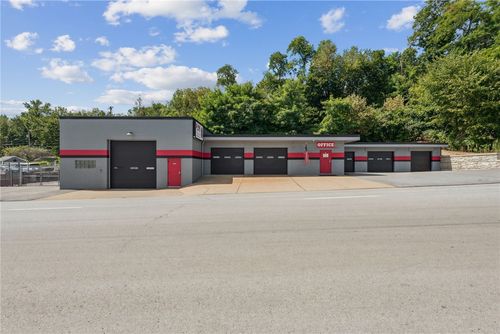 952 W Pittsburgh St, Greensburg, PA, 15601-1229 | Card Image