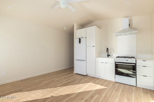 b-1332 E Diamond St, Phoenix, AZ, 85006-2825 | Card Image