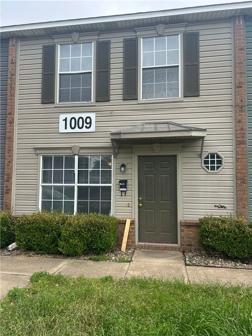 b-1009 Se J Street, Bentonville, AR, 72712 | Card Image
