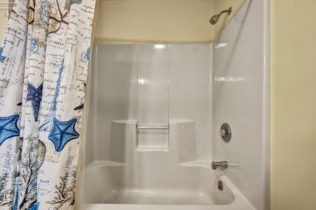7 - 1230 Tri Motor Dr, Condo with 2 bedrooms, 2 bathrooms and null parking in Put-In-Bay OH | Image 19