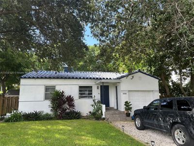 1102 Ne 116th St, House other with 2 bedrooms, 1 bathrooms and null parking in Biscayne Park FL | Image 3