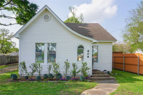 808 Heights St, El Campo, TX, 77437-4138 | Card Image