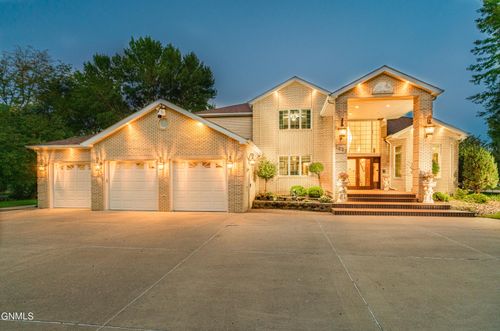 2023 Harbor Dr, Bismarck, ND, 58504-8911 | Card Image