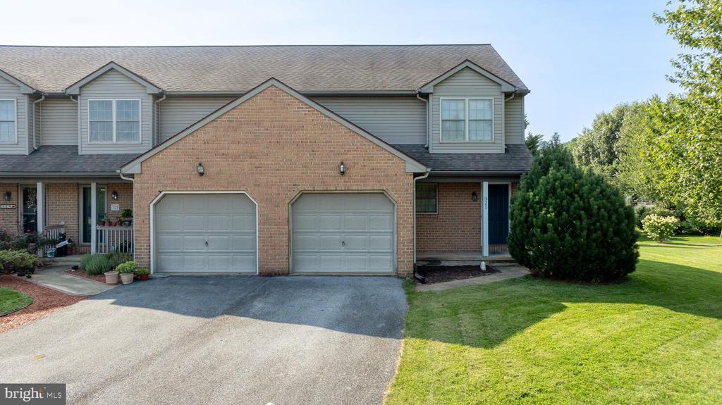 Fairmount Ter, Mountville, PA 17554