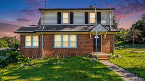 635 E Main St, Brighton, MI, 48116-1615 | Card Image