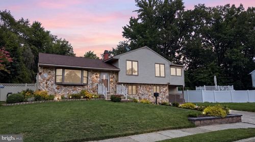 19 Walnut Dr, BURLINGTON, NJ, 08016-3140 | Card Image