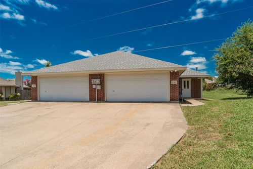 2747 Malibu Ct, Glenn Heights, TX, 75154-2013 | Card Image