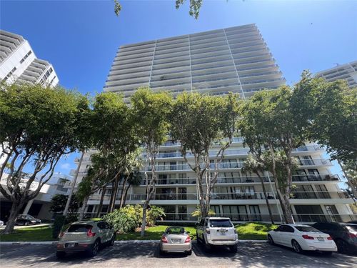 529-3731 N Country Club Dr, Aventura, FL, 33180-1733 | Card Image