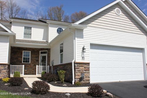 20 Dakota Dr, Dallas, PA, 18612-8900 | Card Image