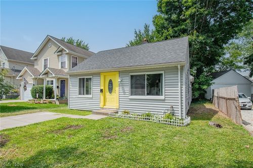 908 Hayes Ave, Willoughby, OH, 44094-7132 | Card Image